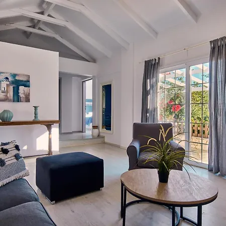 Periyali With Private Pools Vila