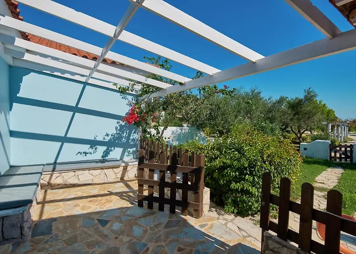 Periyali With Private Pools *