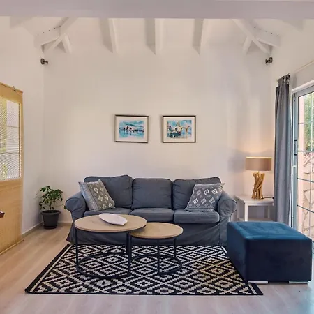 ヴィラ Periyali With Private Pools