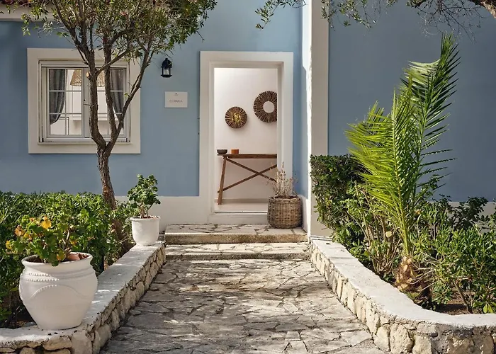 Periyali With Private Pools Vila