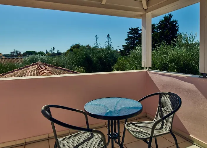 Periyali With Private Pools Vila *