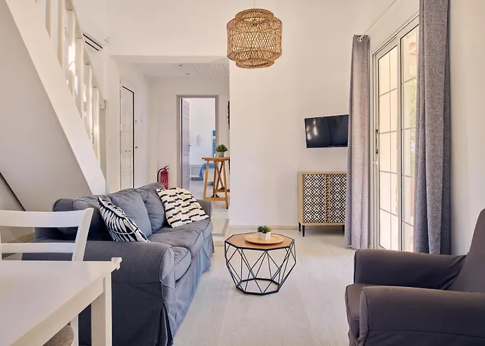 Vila Periyali With Private Pools *